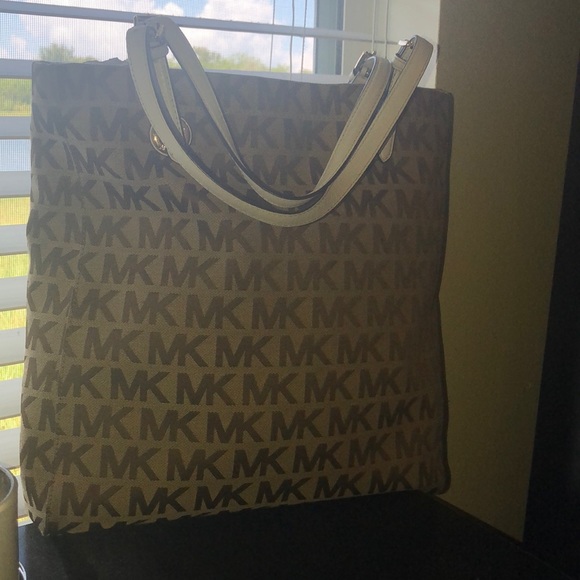 Michael Kors Handbags - Michael Kors Purse